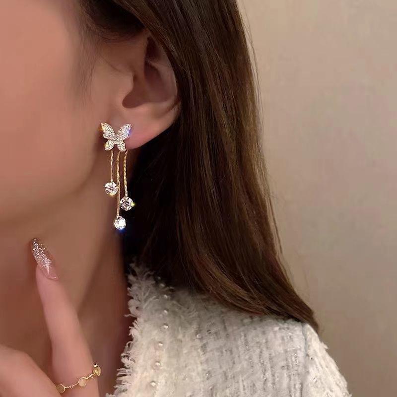 Silberne Nadel-Ohrstecker, Design-Sinn, zwei tragende Schmetterlingsohrringe mit Volldiamanten, neue Mode, französisches Temperament, vielseitige Quaste für Frauen und Mädchen