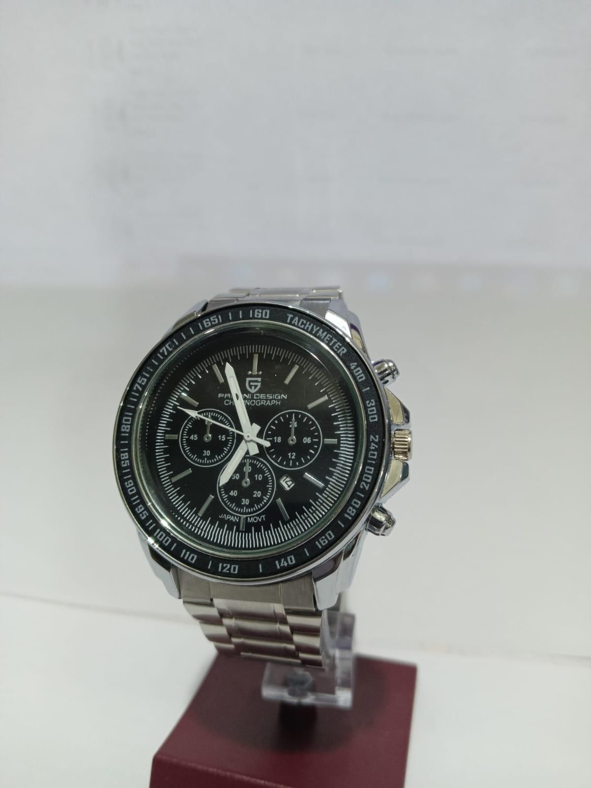 Reloj con correa de acero inoxidable plateado para hombre